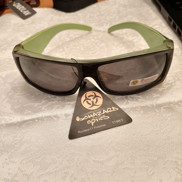 Womans Sunglasses - Picture 7 of 8